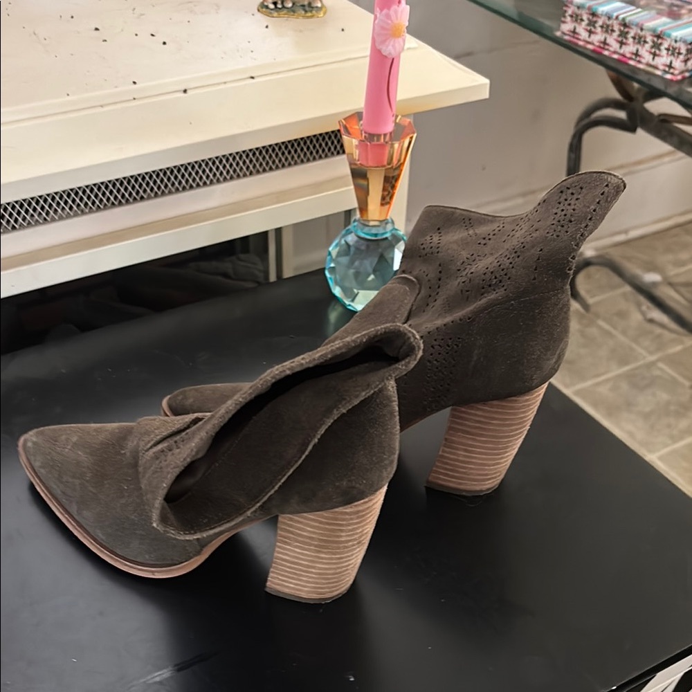 Suede Ankle Boots in olive - Picture 4 of 5